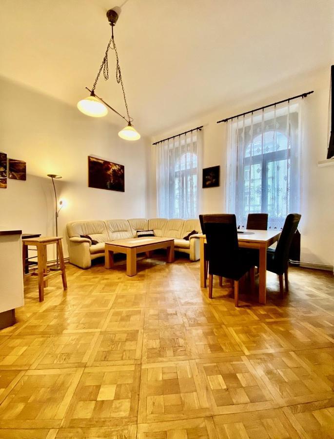 Spacious Cozy Apartments In Centre Prága Kültér fotó